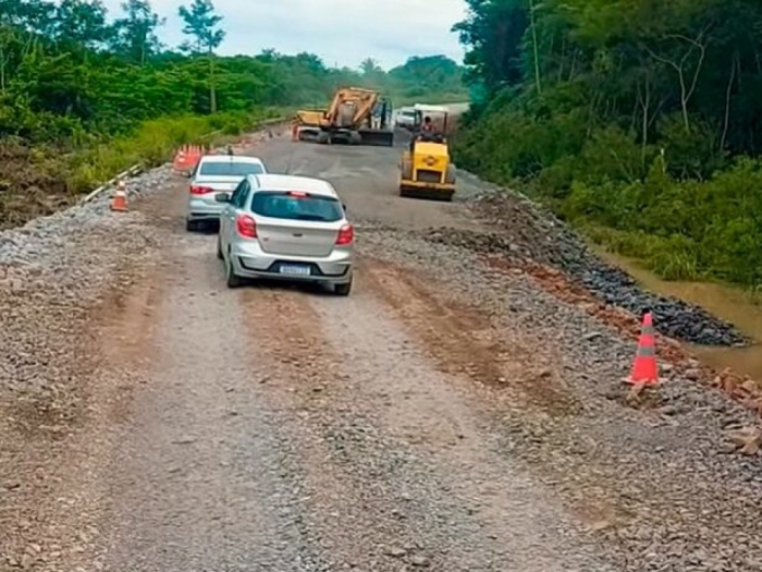 Motoristas sofrem com congestionamento de 20 quilômetros e espera de até 5 horas